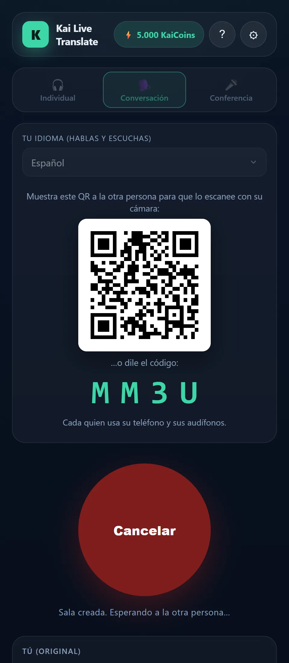 Pantalla de la app con la sala recién creada: el código QR para que entre la otra persona, el código de cuatro letras y el idioma elegido.